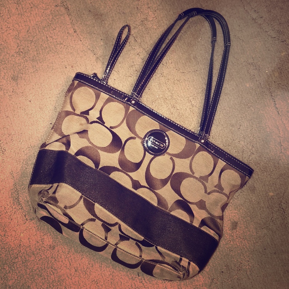 Older style coach purse